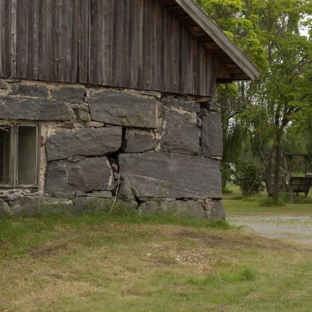 Vandrarhem Lepopaikka Lokinpesae, Ja *