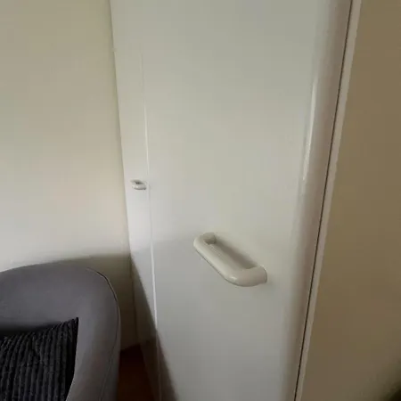 Lepopaikka Lokinpesae, Ja Vandrarhem Ahlainen