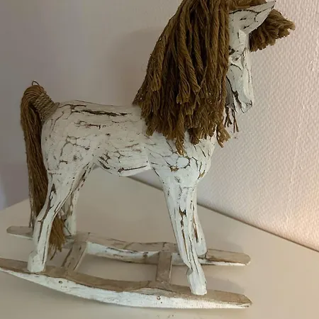 Lepopaikka Lokinpesae, Ja *