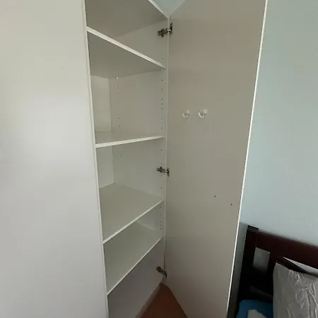 Lepopaikka Lokinpesae, Ja Hostel