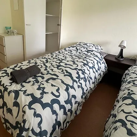 Lepopaikka Lokinpesae, Ja Hostel