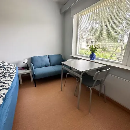Lepopaikka Lokinpesae, Ja Ahlainen