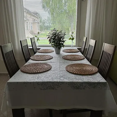 Lepopaikka Lokinpesae, Ja Hostel Ahlainen