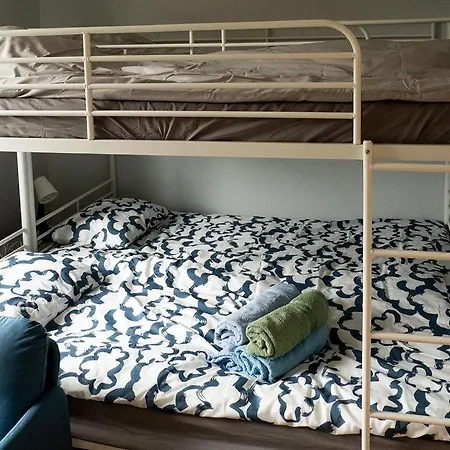 Lepopaikka Lokinpesae, Ja *