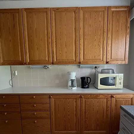 Lepopaikka Lokinpesae, Ja Hostel