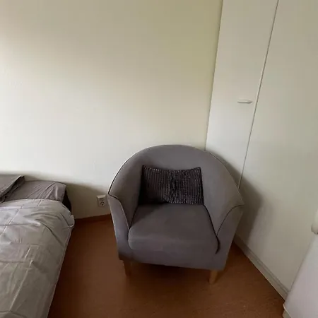 Lepopaikka Lokinpesae, Ja *