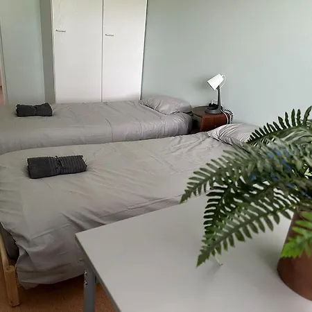 Lepopaikka Lokinpesae, Ja *