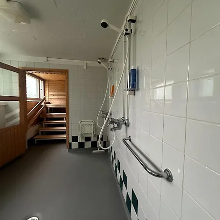 Lepopaikka Lokinpesae, Ja Hostel