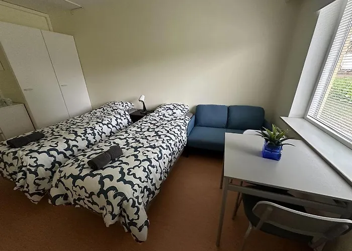 Lepopaikka Lokinpesae, Ja Ostello *