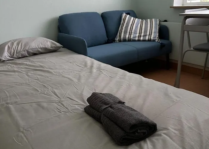 Lepopaikka Lokinpesae, Ja Ahlainen