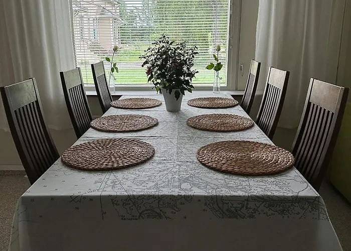 Lepopaikka Lokinpesae, Ja Ostello Ahlainen