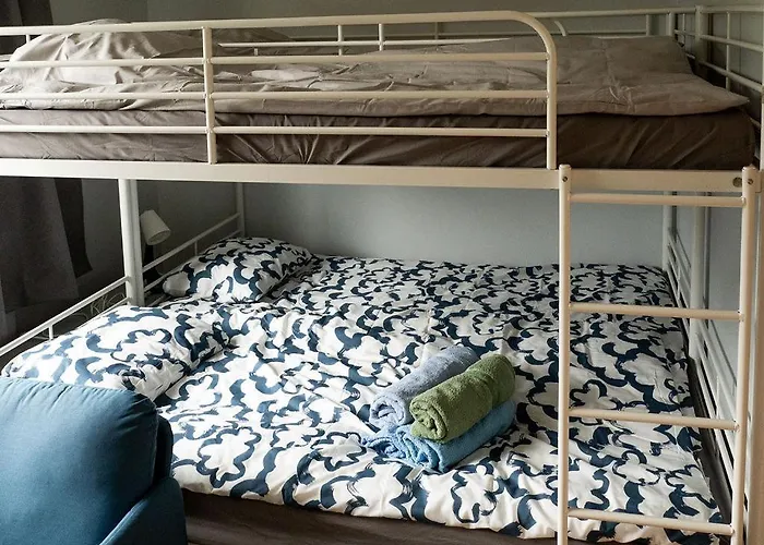 Lepopaikka Lokinpesae, Ja *