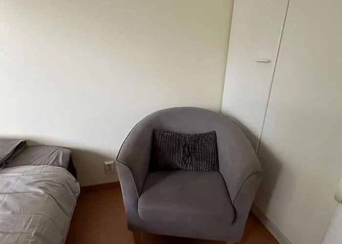 Lepopaikka Lokinpesae, Ja *