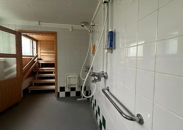 Lepopaikka Lokinpesae, Ja Ostello